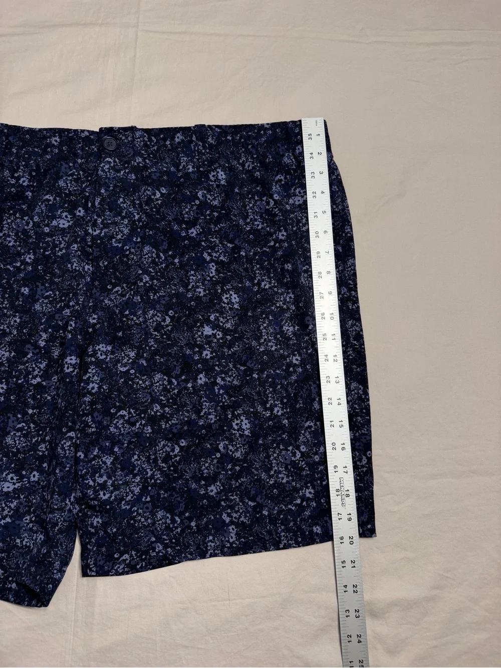 Under Armour Golf Shorts Size 44 Navy Blue Print